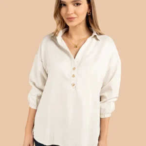 Blusa color beige con botones y corte amplio 105844