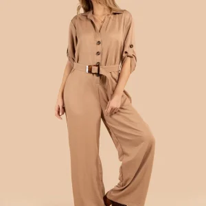 Enterizo color camel con botones frontales y cinturón ajustable 105856