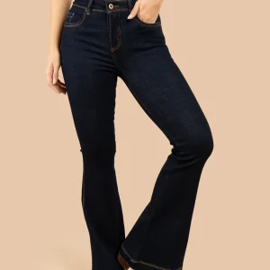Jeans color azul bota campana con costuras visibles 106010