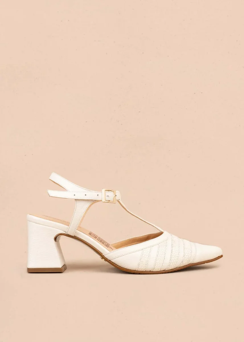 Tacones de cuero color talco con correa y tacón cuadrado 106511