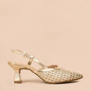 Tacones trabilla color champaña con malla trenzada 106526