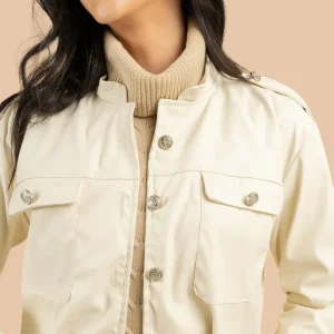 Chaqueta color beige con efecto de cuero 106582