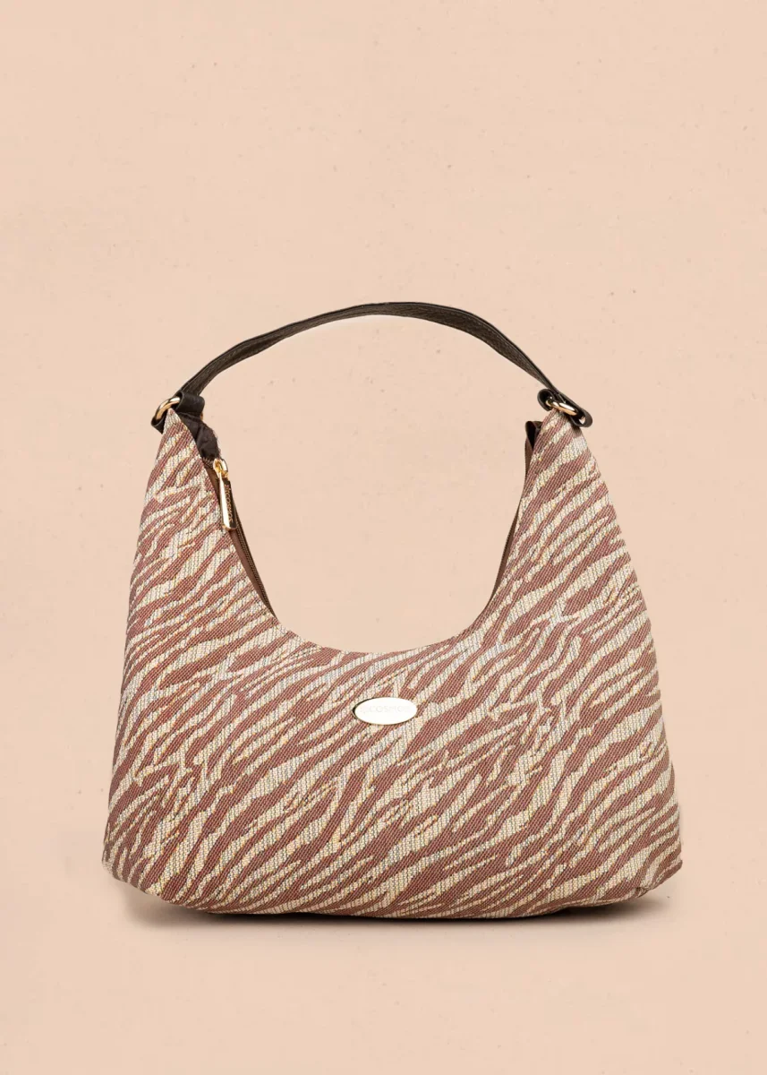 Bolso hobo de tela color café con estampado cebra 106649