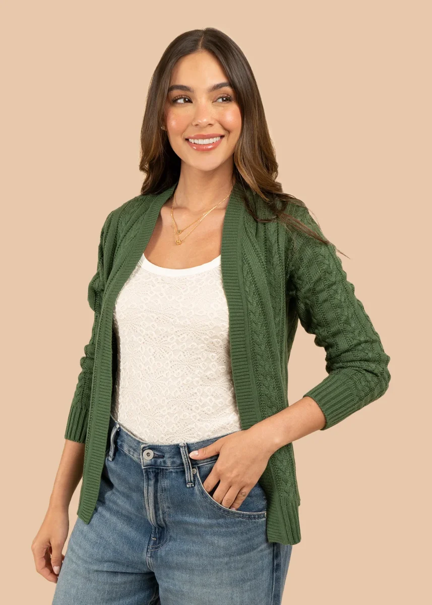 Saco tejido color verde con diseño trenzado 106752