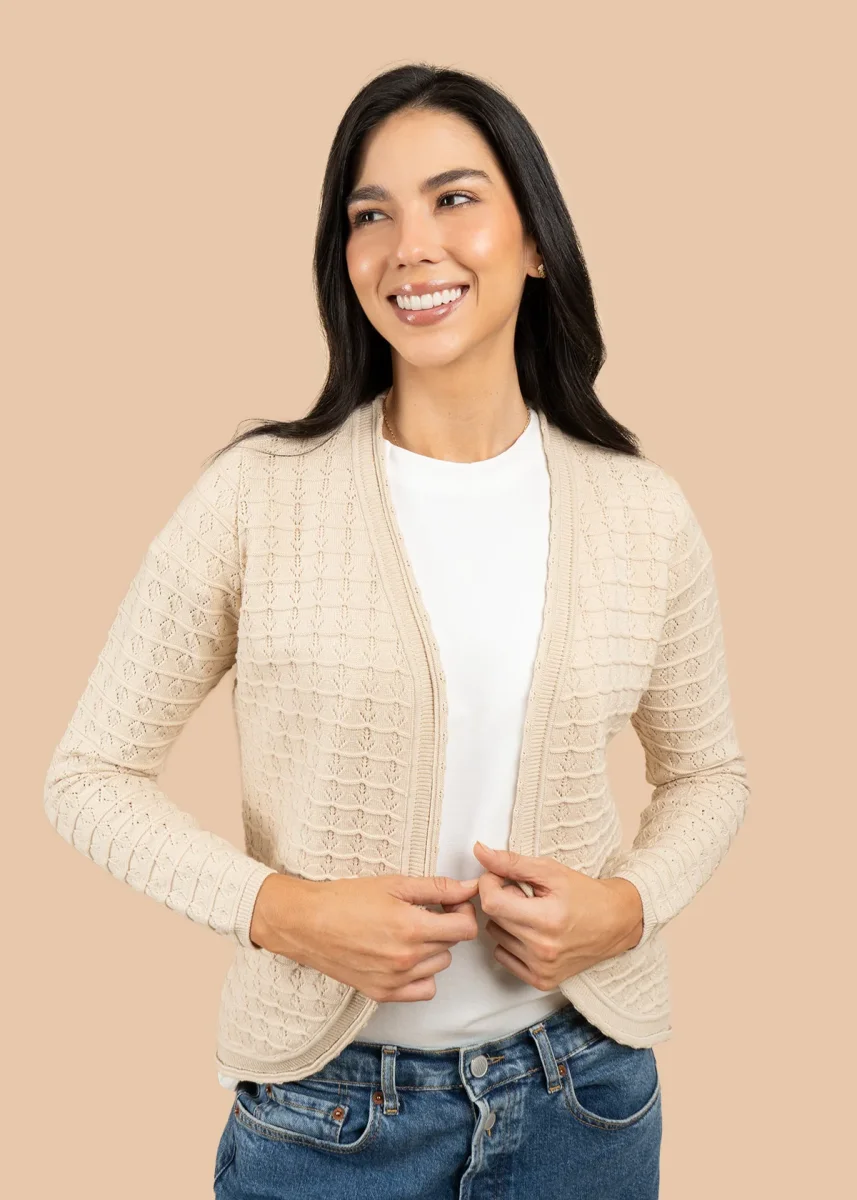 Saco color beige tejido abierto con patrón espiga 106754