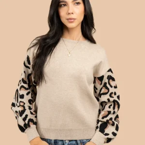 Buzo color beige con mangas animal print  106758