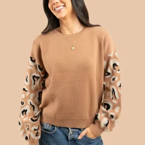 Buzo color camel con mangas animal print 106758