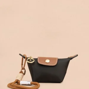 Monedero color negro con solapa decorativa 106805