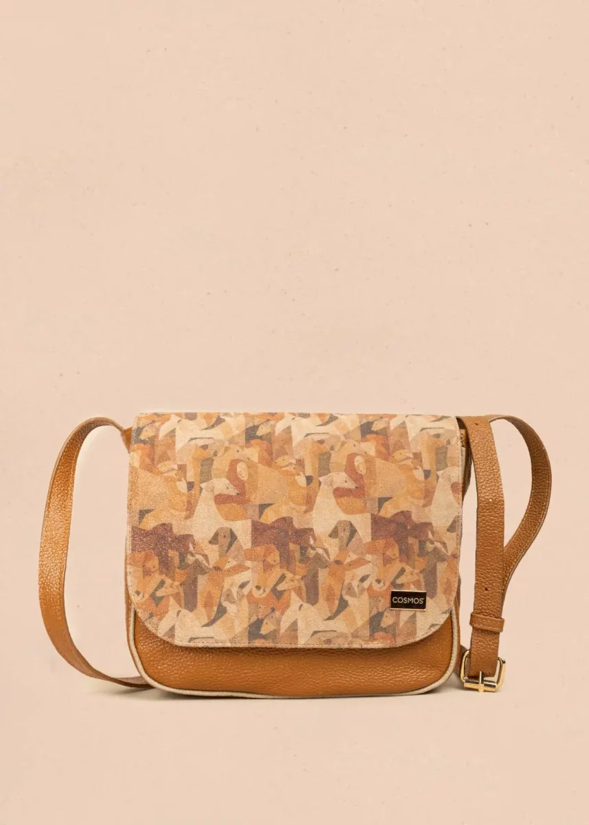 Bolso manos libres en cuero multicolor con solapa estampada 106997