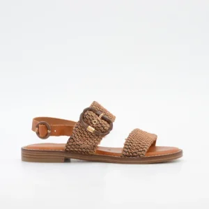 SANDALIA MUJER PLANA CAMEL CON DETALLES EN CUERDA TRENZADA CARMELA 163159